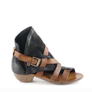 NWB  Black Brown Sandals